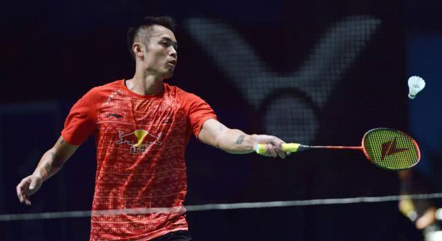 随着足球转 随着足球转